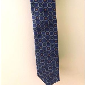 Silk tie, excellent condition.